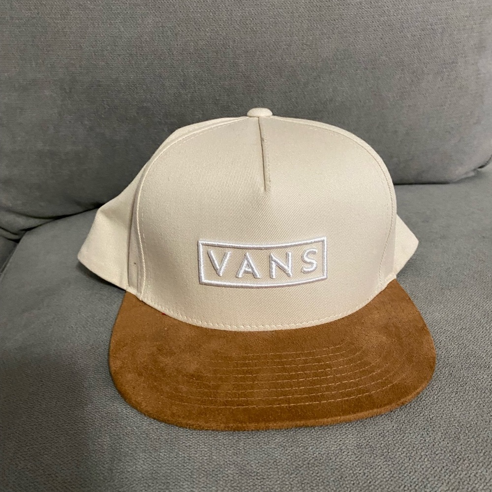 VANS beige hat with suede brim